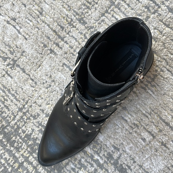 Steven by Steve Madden black ankle bootie. Women’s size 8 - Picture 6 of 7